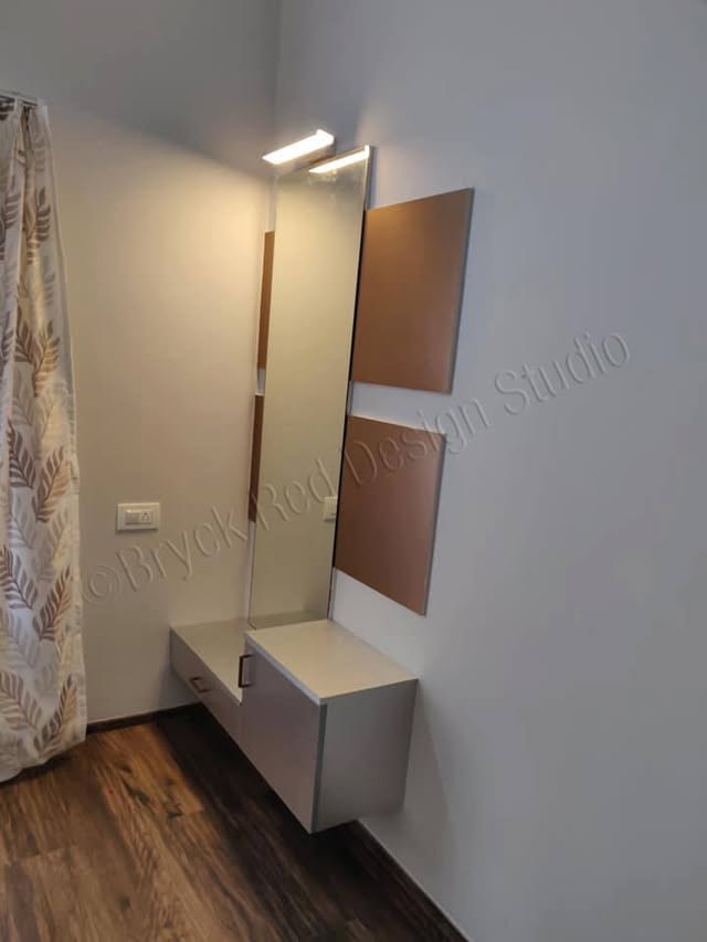Compact dressing mirror, drawer and integrated light in the Dharwad villa
